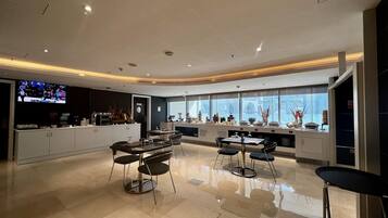 Breakfast, lunch and dinner served