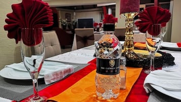 Breakfast, lunch, dinner served; local and international cuisine