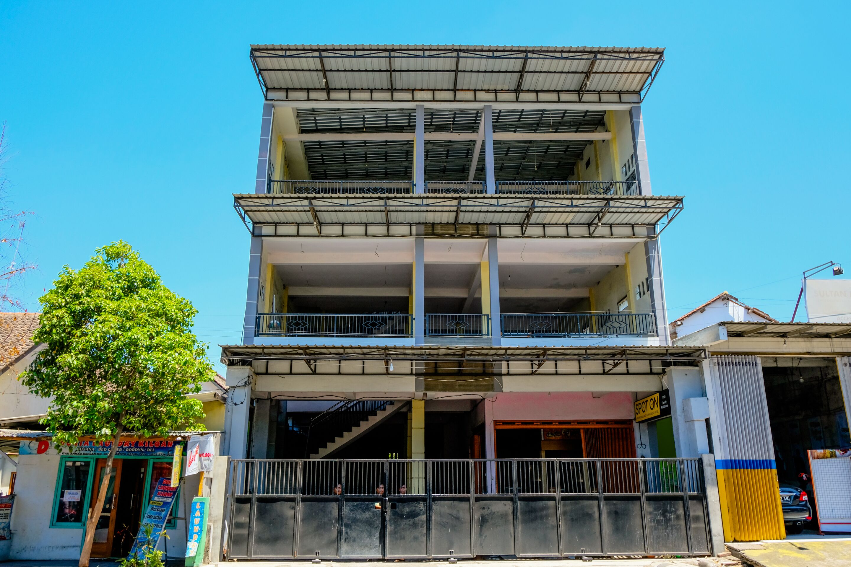 المنشأة من الخارج