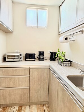 Fridge, microwave, oven, coffee/tea maker