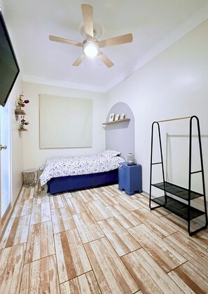 3 bedrooms, desk, iron/ironing board, free WiFi