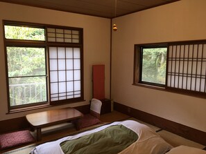 Skrivebord, gratis Wi-Fi, sengetøj