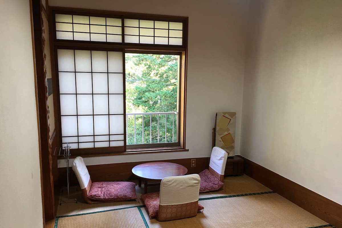 1 bedroom, desk, free WiFi, bed sheets