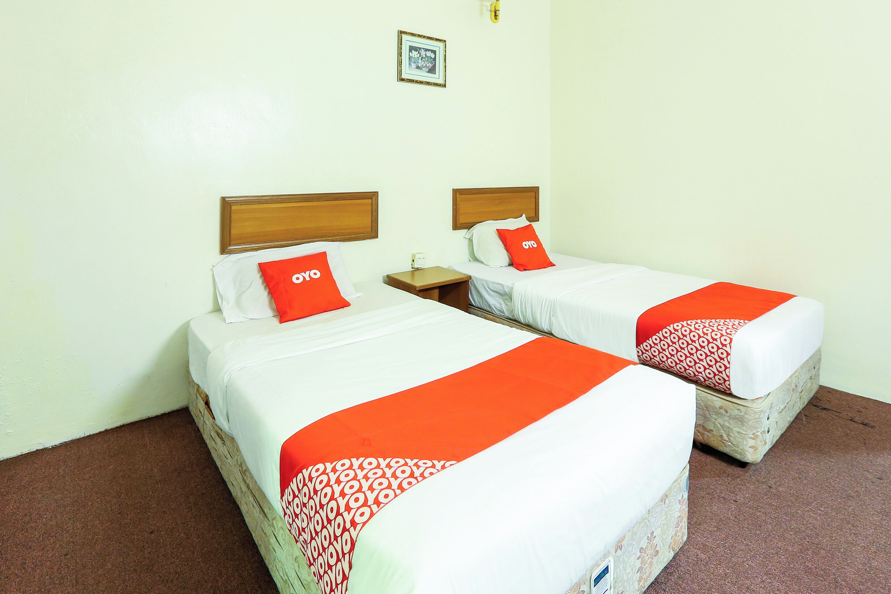 Desk, laptop workspace, free WiFi, bed sheets