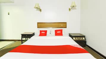 Desk, laptop workspace, free WiFi, bed sheets