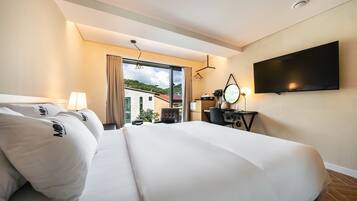 Deluxe-rum | Skrivbord, arbetsyta för laptop, mörkläggningsgardiner och gratis wi-fi