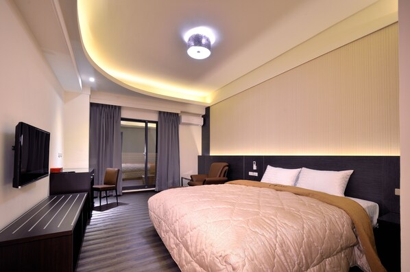 Duntäcken, skrivbord, mörkläggningsgardiner och gratis wi-fi