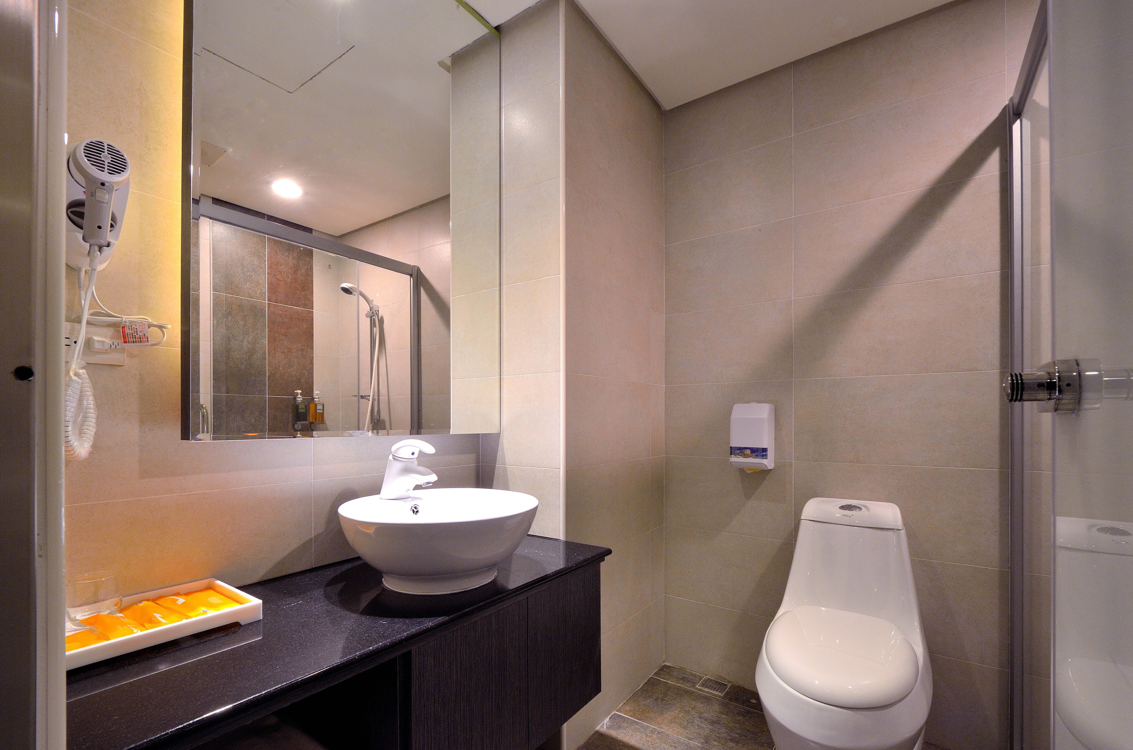 economy double room | bathroom | free toiletries, hair dryer, slippers, towels