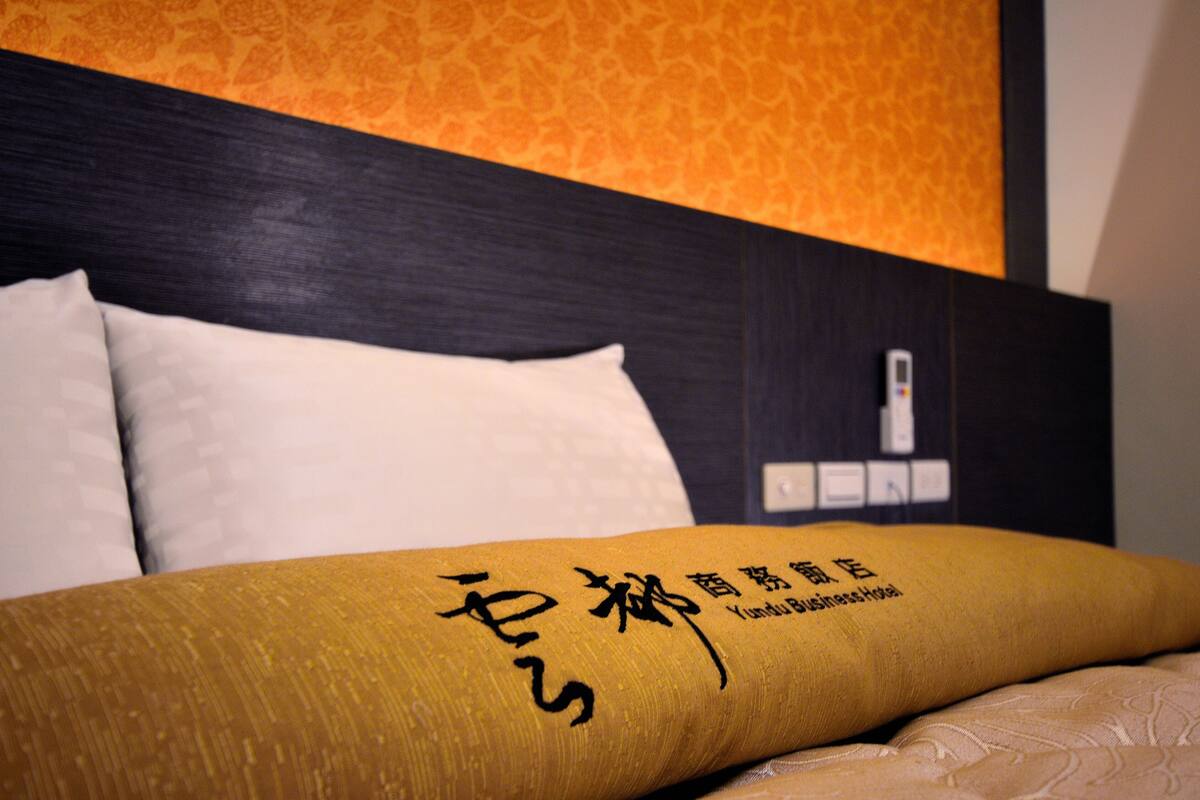 design double room, bathtub | down duvets, desk, blackout curtains, free wifi