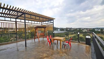 Villa (Nonil So) | Balcony