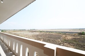 Balcony view - SPOT ON 2027 Putri Guest House Syariah (Cimohong)