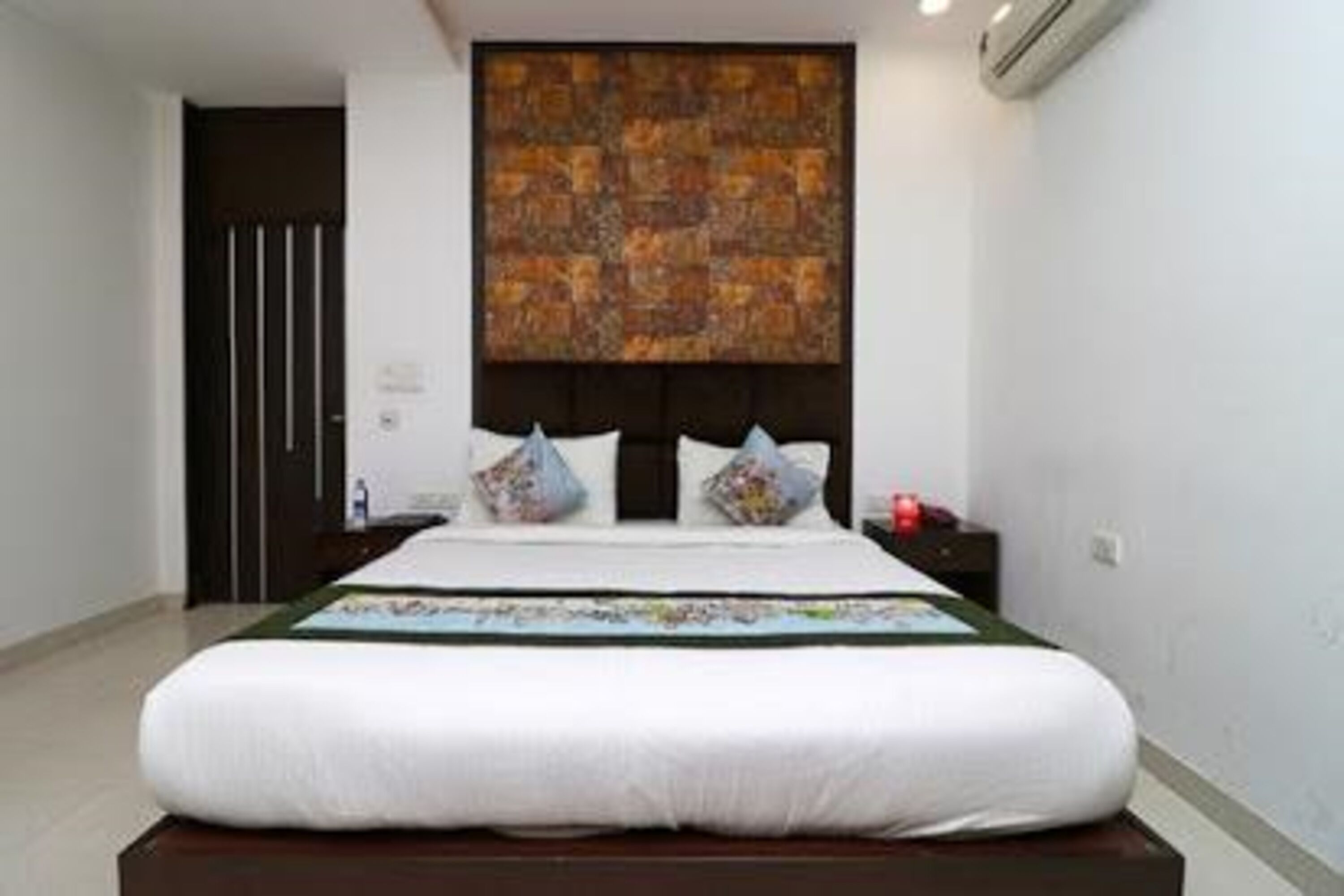 Deluxe-Zimmer | Schreibtisch, Bettwäsche, Rollstuhlgeeignet