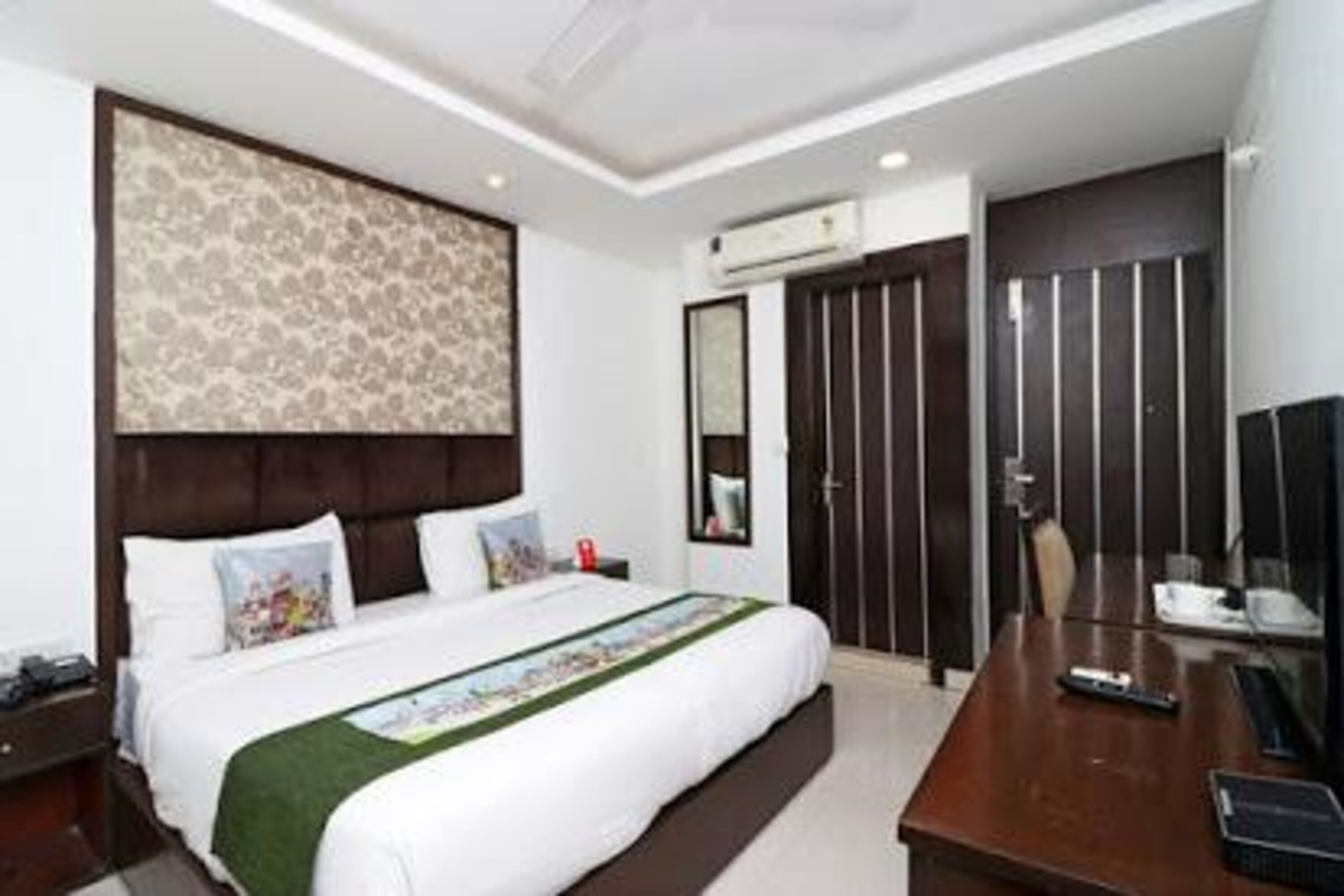 Executive-Zimmer | Schreibtisch, Bettwäsche, Rollstuhlgeeignet