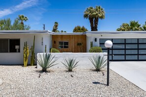 Property grounds - Belding Bliss (Palm Springs)