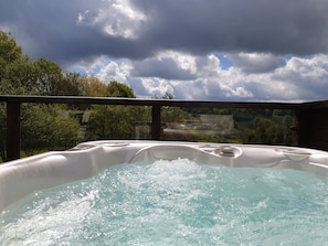 Outdoor spa tub - Whirlpool, sauna, steam bath, (Fleringen)
