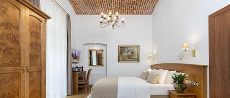 Standard Double or Twin Room, Balcony | Hypo-allergenic bedding, minibar, in-room safe, desk