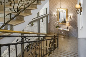 Staircase - Ventus Rosa Boutique Aparthotel (Kraków)