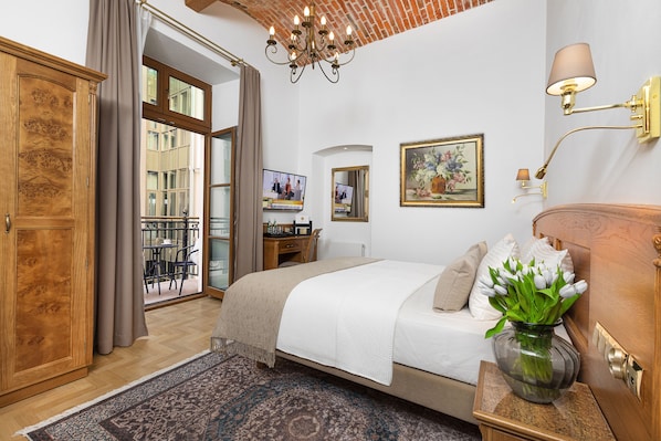 Standard Double or Twin Room, Balcony | Hypo-allergenic bedding, minibar, in-room safe, desk