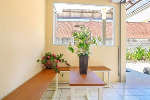 Interior detail - Hotel O Nan Berlian Inn (Kuta)
