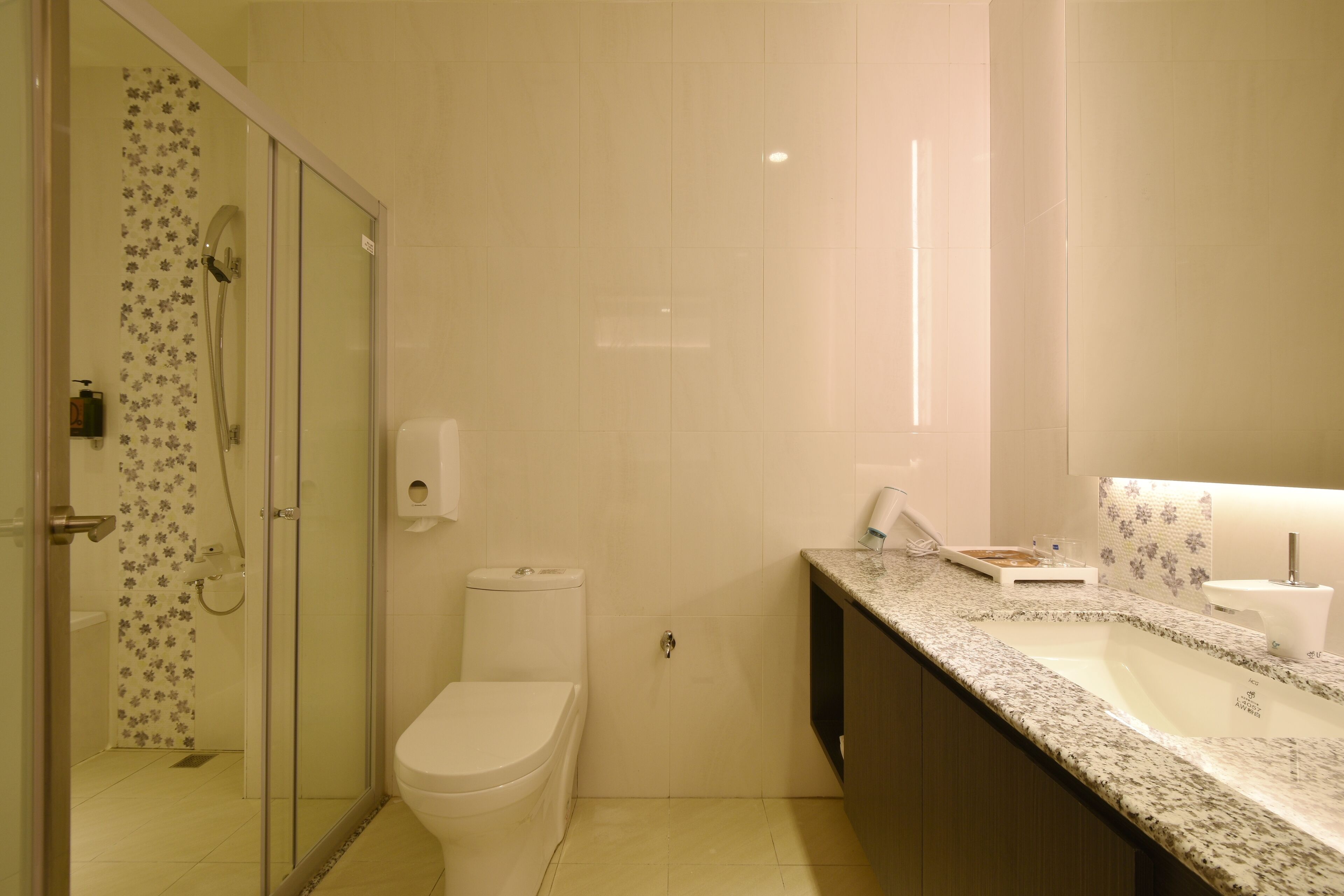 standard double room, bathtub | bathroom | shower, free toiletries, hair dryer, slippers