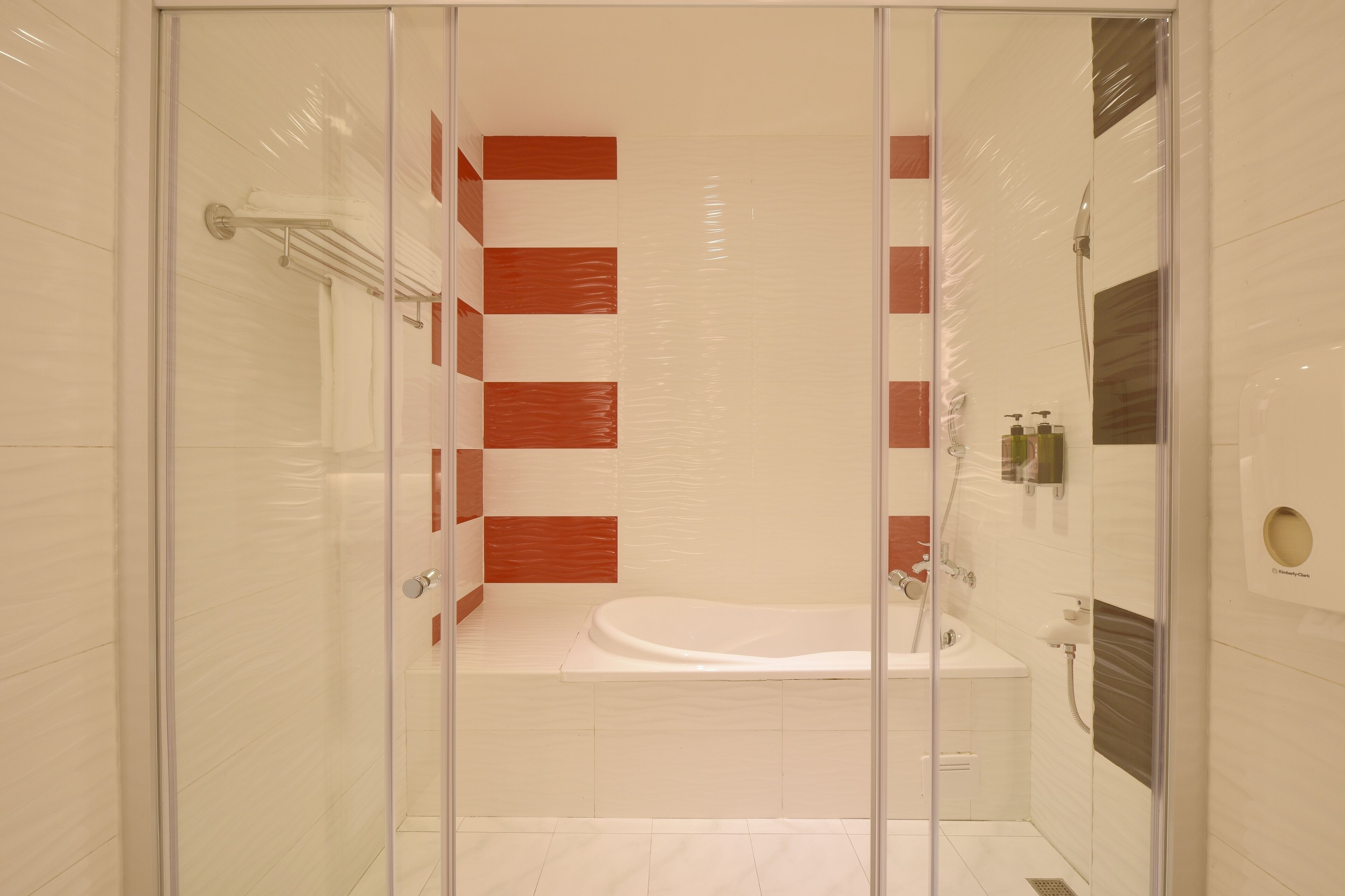 standard double room, bathtub | bathroom | shower, free toiletries, hair dryer, slippers