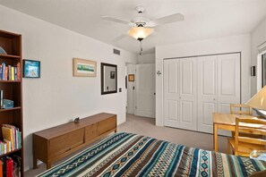 3 bedrooms, desk, iron/ironing board, free WiFi