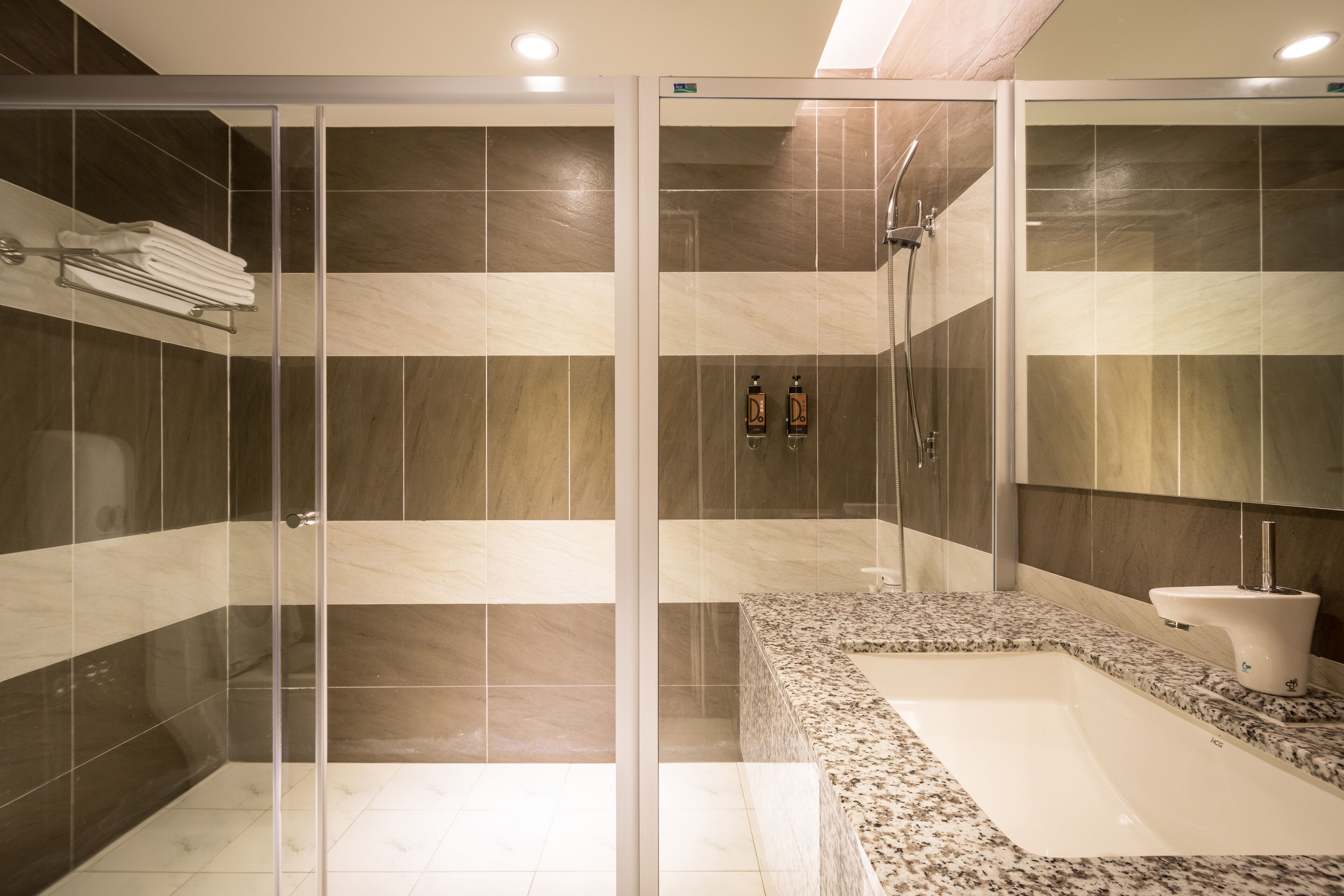 business double room | bathroom | free toiletries, hair dryer, slippers, towels