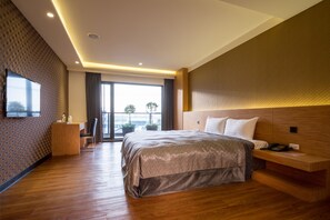 Habitación empresarial doble | Decoración personalizada, escritorio y wifi gratis