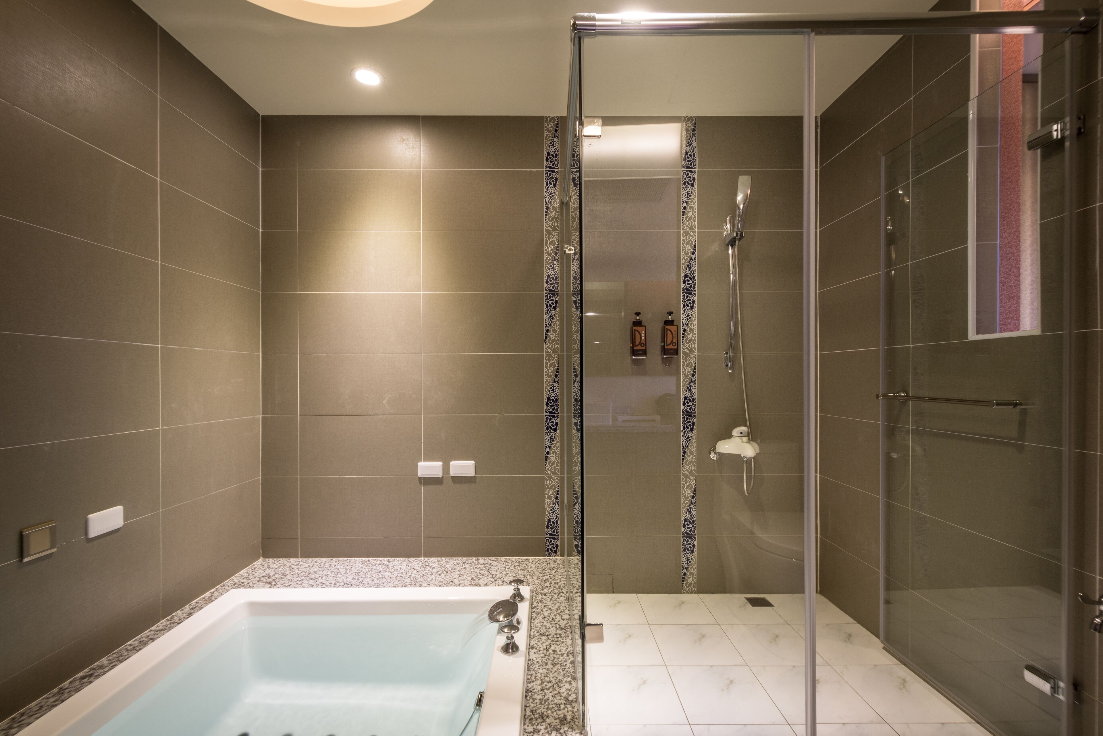 design double room, jetted tub | jetted bathtub