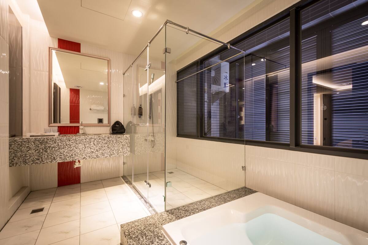 exclusive double room, jetted tub | jetted bathtub