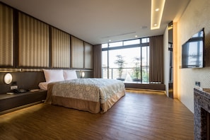 Habitación doble de diseñador, hidromasaje | Decoración personalizada, escritorio y wifi gratis