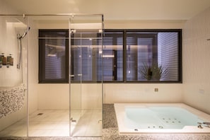 Free toiletries, hair dryer, slippers, towels - Ai Ni Ya Motel (Beigang)