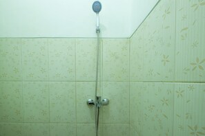 Standard Double Room | Bathroom | Shower, towels - OYO 1399 Cemara Residence Syariah (West Cirebon)