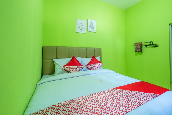 Standard Double Room | Free WiFi, bed sheets