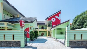 A hotel with a central courtyard, multiple balconies, and a prominent 'Love' sign. - OYO 1399 Cemara Residence Syariah (West Cirebon)