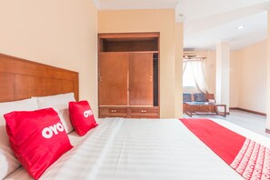 Deluxe Suite - OYO 1383 Taman Cibinong 2 (Cibinong)