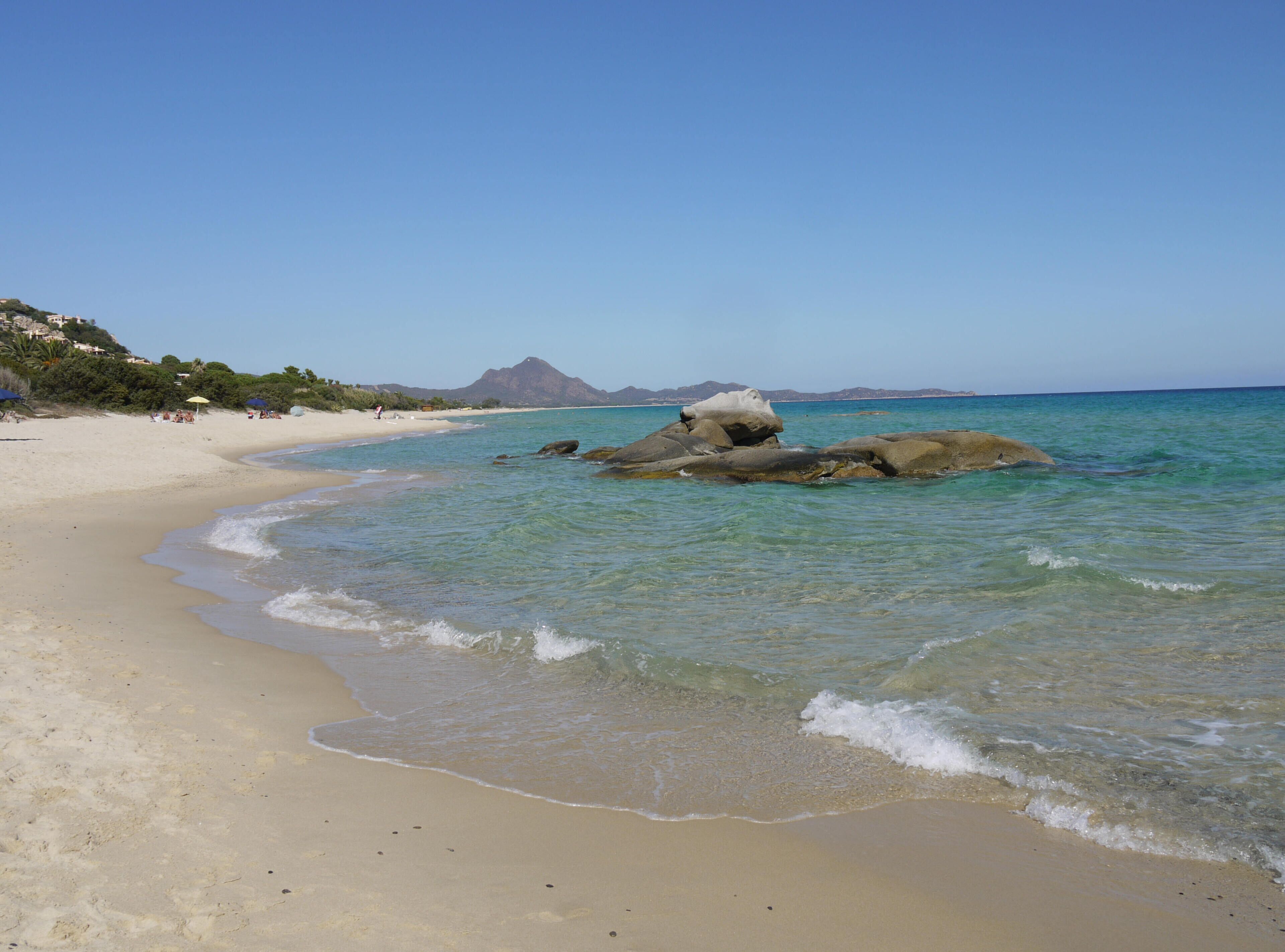 Sulla spiaggia, lettini da mare