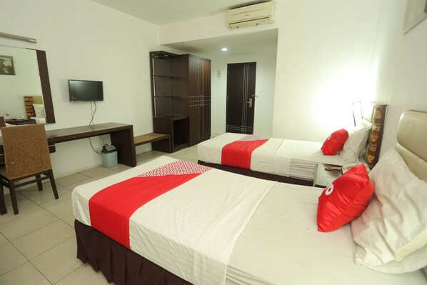 标准双床房 | 1 多间卧室、办公桌、免费 WiFi、床单