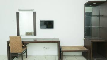 1 bedroom, desk, free WiFi, bed sheets