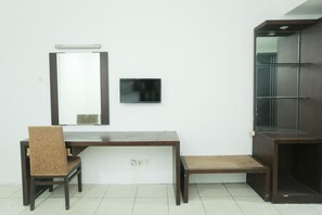 1 bedroom, desk, free WiFi, bed sheets