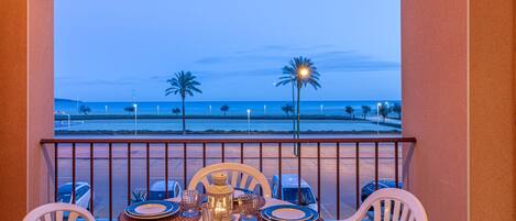 تناول الطعام بالخارج