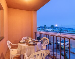 تناول الطعام بالخارج