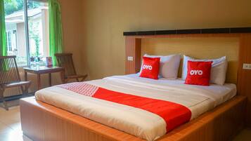 Desk, free WiFi, bed sheets