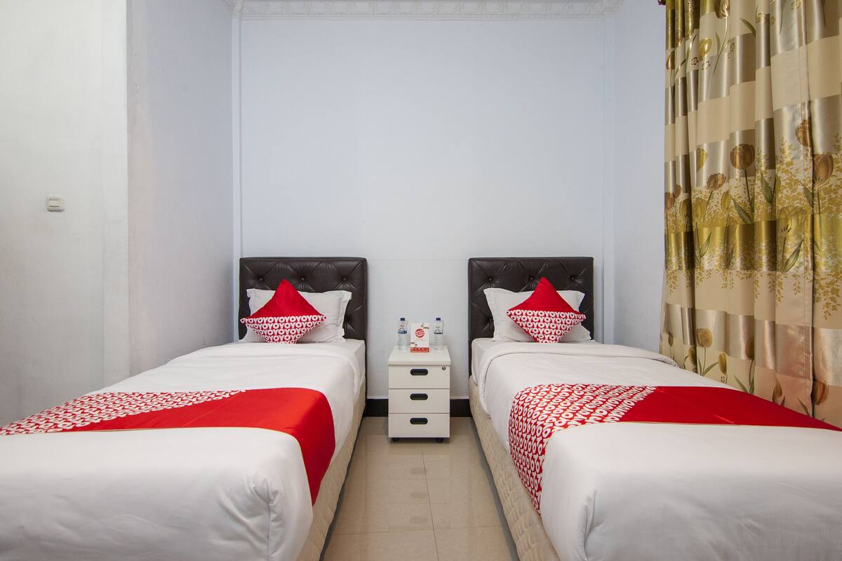 Soundproofing, free WiFi, bed sheets