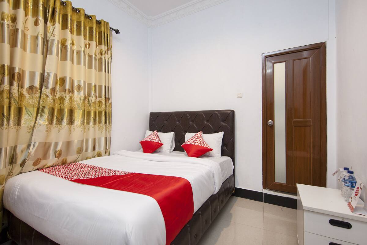 Soundproofing, free WiFi, bed sheets