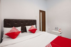 Soundproofing, free WiFi, bed sheets