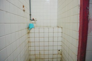 Economy Twin Room | Bathroom | Shower, towels - OYO Life 1972 Aman Family Inn Syariah (Ponorogo)