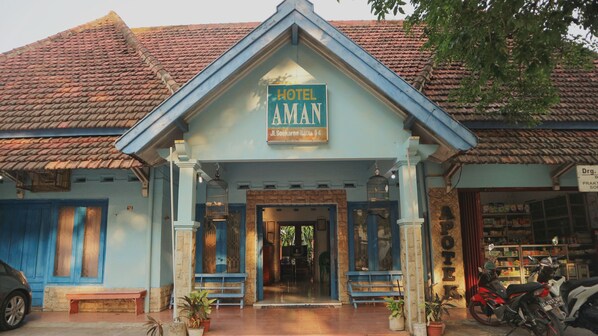 Exterior - OYO Life 1972 Aman Family Inn Syariah (Ponorogo)