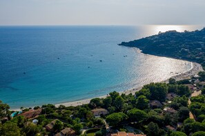 On the beach, sun-loungers, beach towels - Villa Giuliana - Rare Beachfront Villa - Direct private access to sandy beach (Torre Delle Stelle)