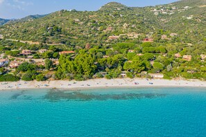 Na praia, toalhas de praia 
